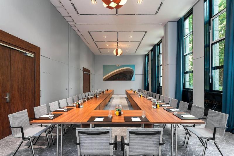 Sheraton Berlin Grand Hotel Esplanade - Genel