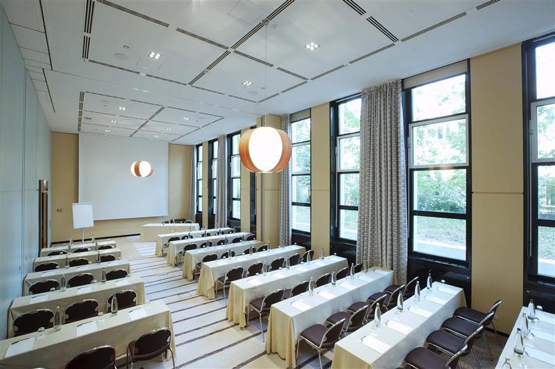 Sheraton Berlin Grand Hotel Esplanade - Genel