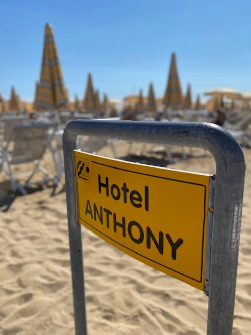 Anthony - Plaj