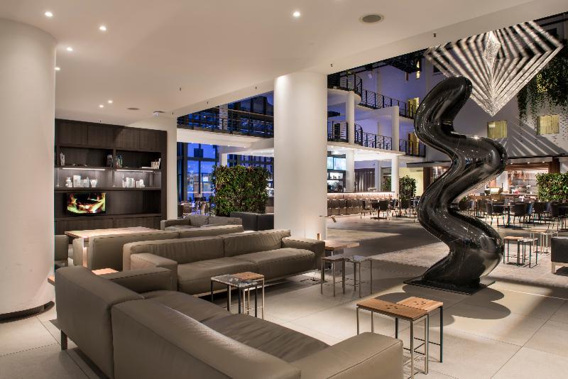 Estrel Hotel Berlin - Lobi