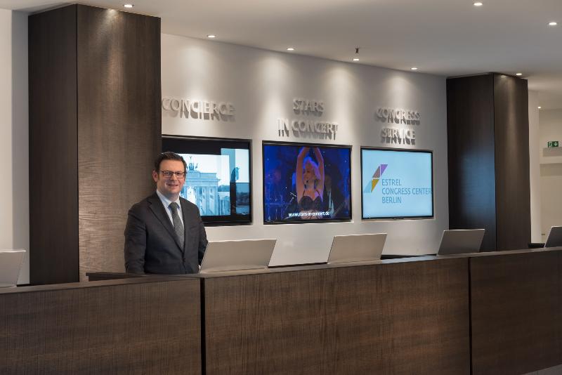 Estrel Hotel Berlin - Lobi