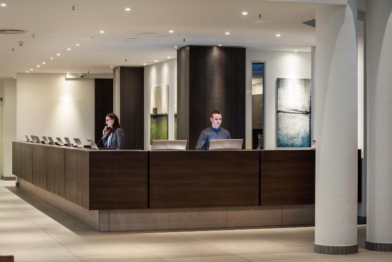 Estrel Hotel Berlin - Lobi