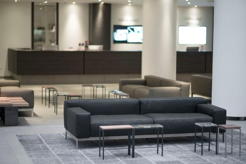 Estrel Hotel Berlin - Lobi