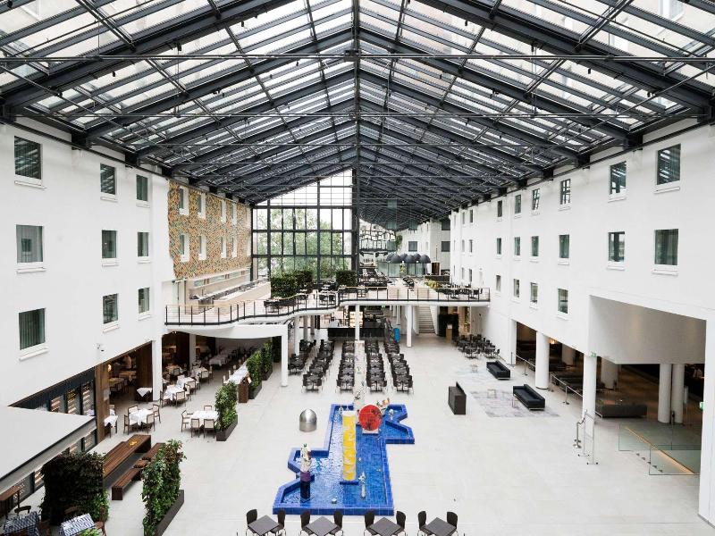 Estrel Hotel Berlin - Lobi