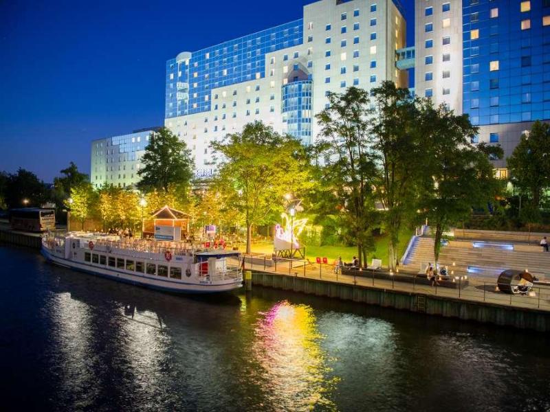 Estrel Hotel Berlin - Lobi