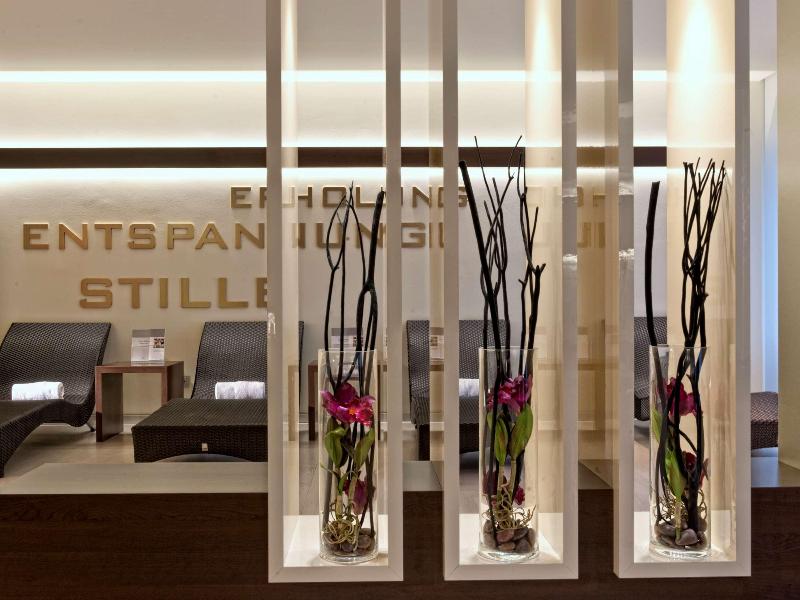 Estrel Hotel Berlin - Lobi