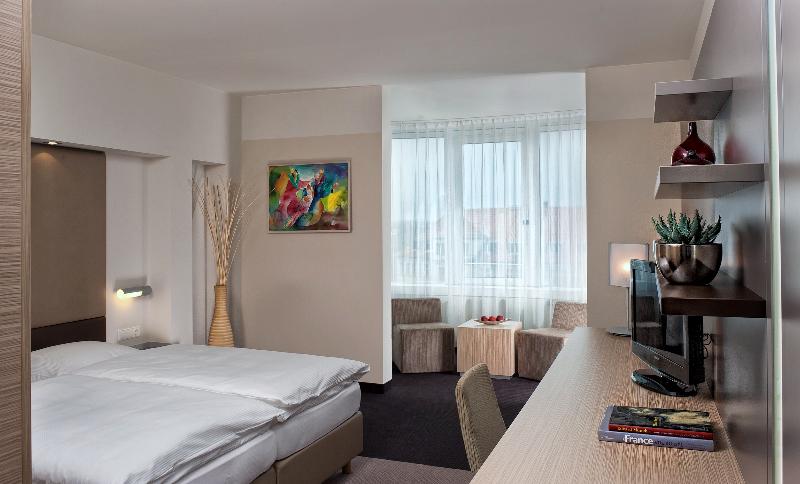 Estrel Hotel Berlin - Oda