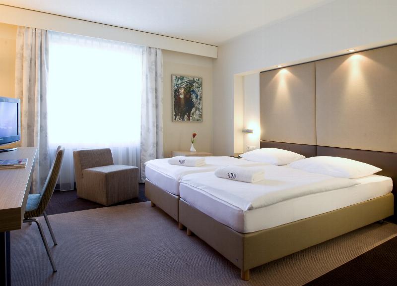 Estrel Hotel Berlin - Oda