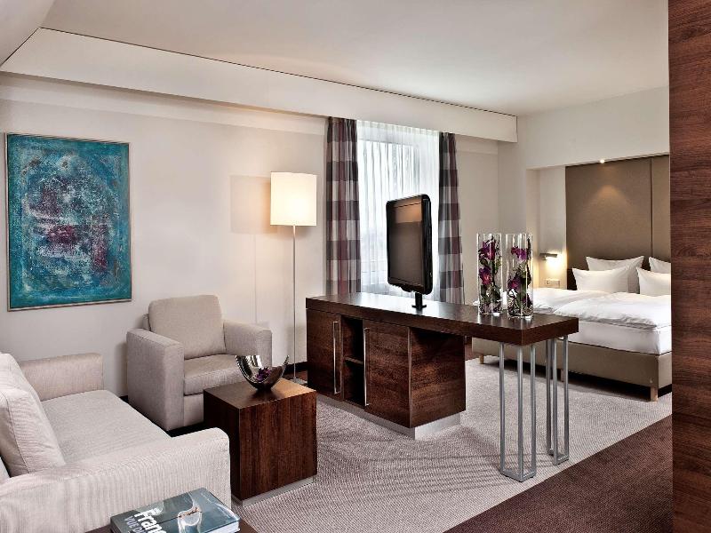 Estrel Hotel Berlin - Oda