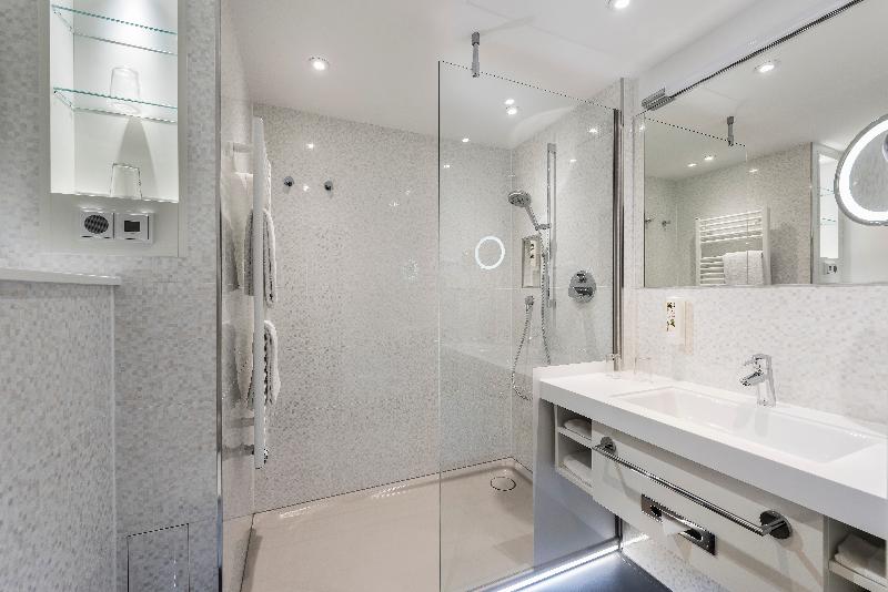 Estrel Hotel Berlin - Oda