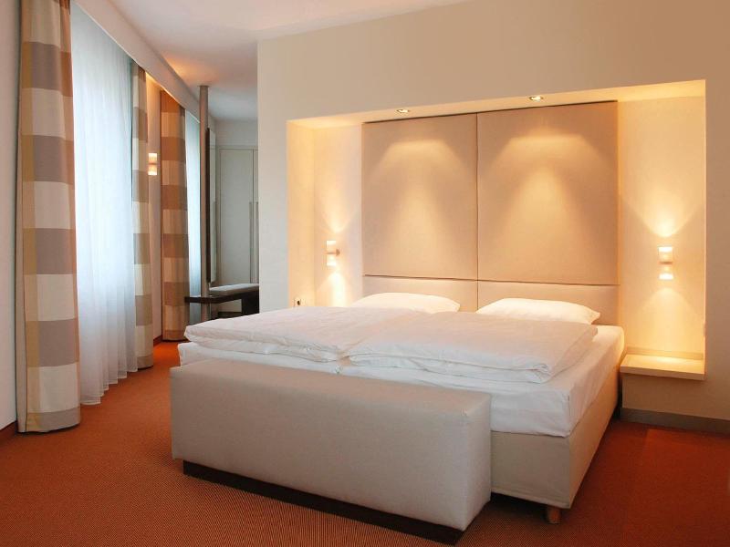 Estrel Hotel Berlin - Oda