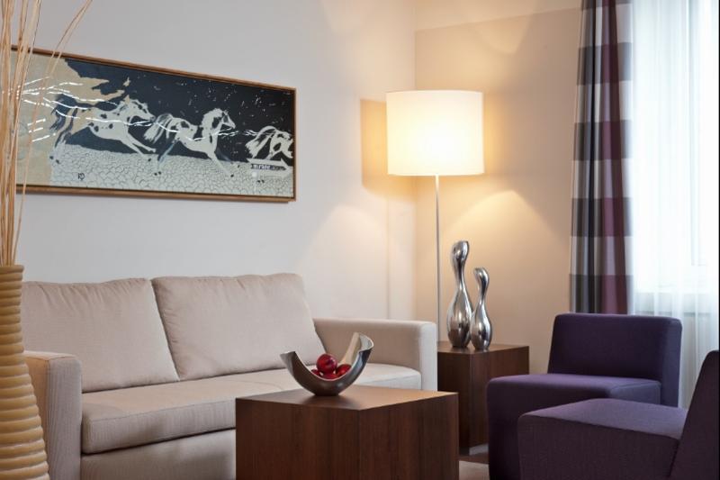 Estrel Hotel Berlin - Oda