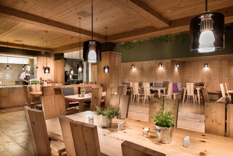 Estrel Hotel Berlin - Restoran