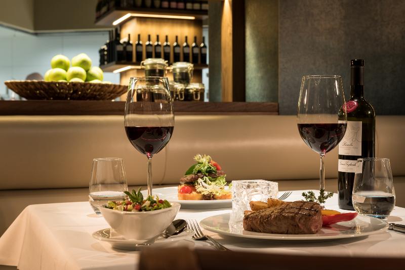 Estrel Hotel Berlin - Restoran
