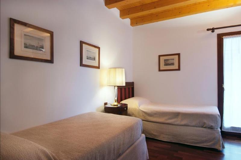 500 Bed & Breakfast - Genel