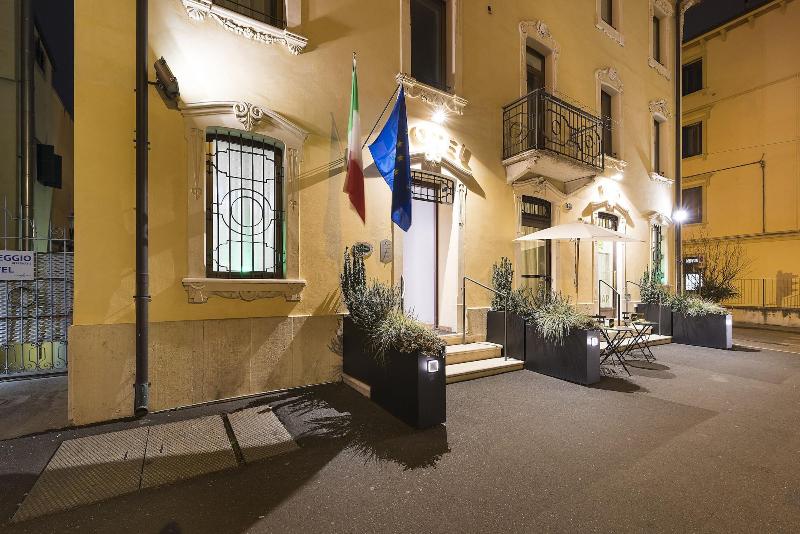 Hotel Fontana - Genel