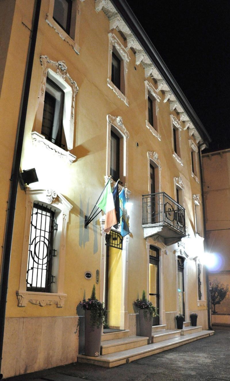 Hotel Fontana - Genel
