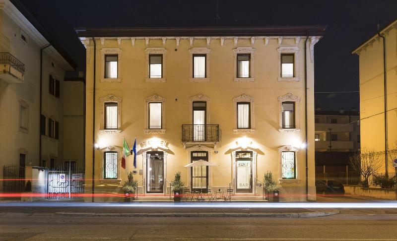 Hotel Fontana - Genel