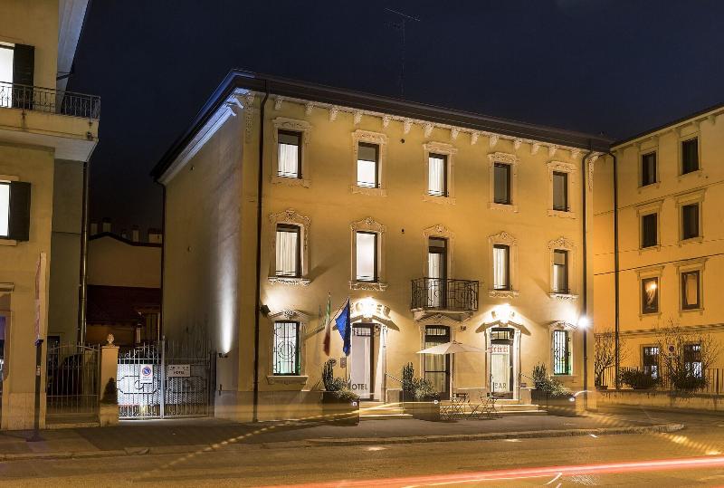 Hotel Fontana - Genel