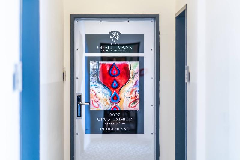 Rathaus Wein & Design - Lobi