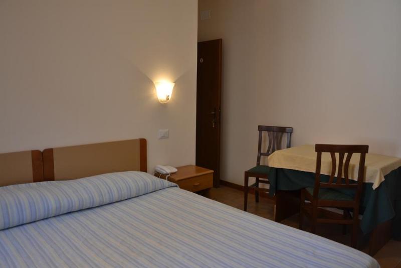 Canada Hotel - Oda