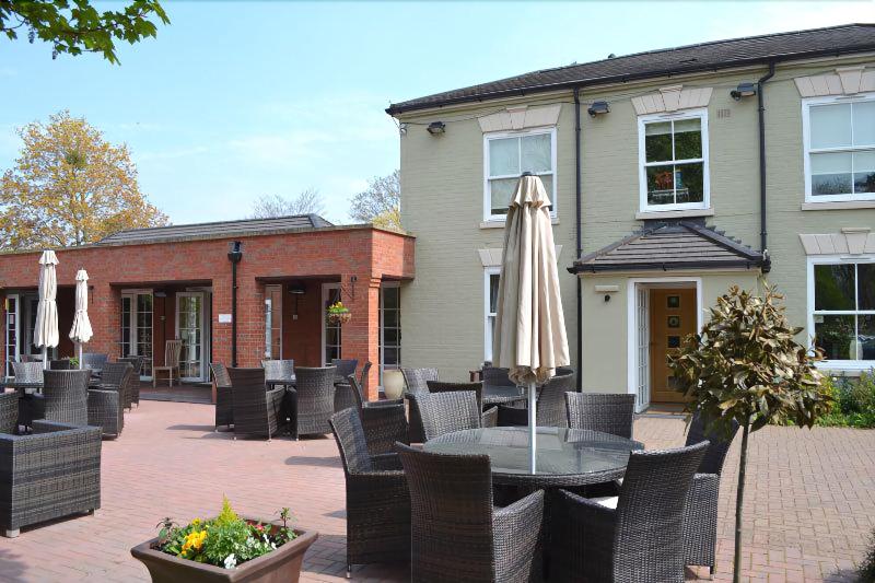 The Dewdrop Inn - Genel