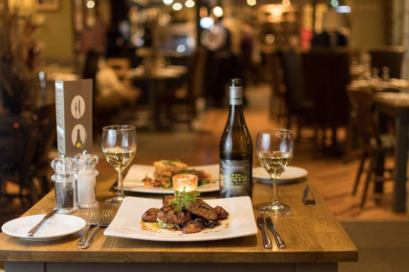 The Dewdrop Inn - Restoran