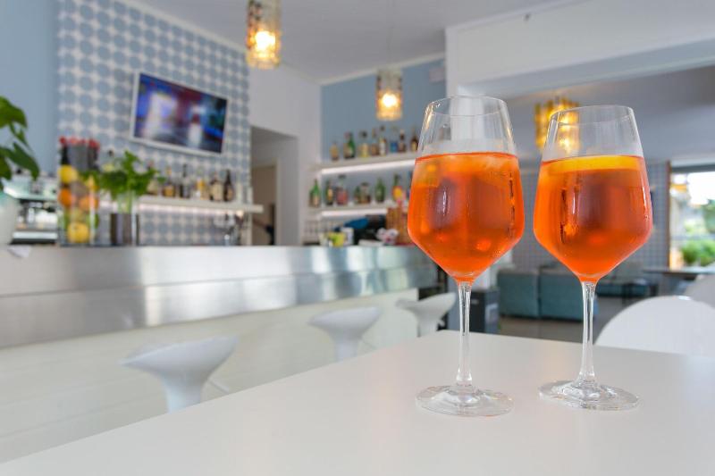 Domingo - Bar