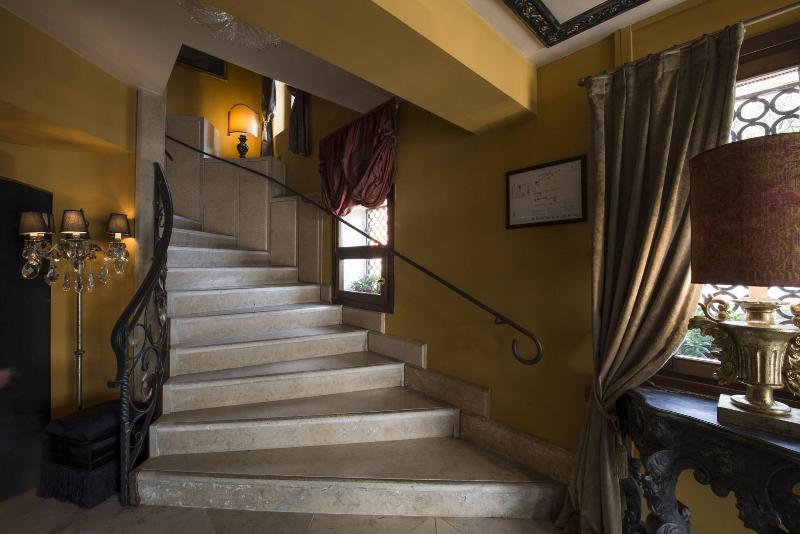 La Calcina Suites - Lobi