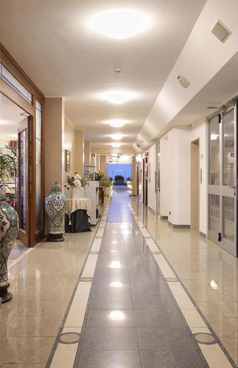 Park Hotel Ermitage - Lobi