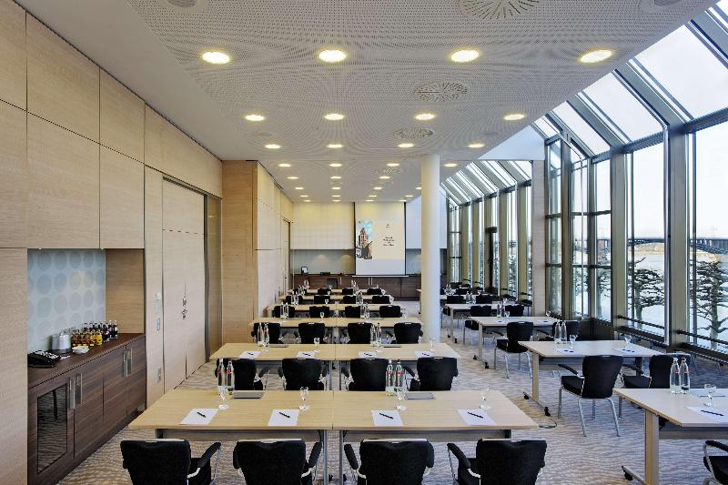 Hilton Mainz - Genel