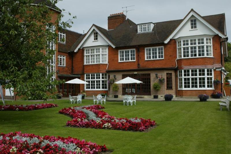 The Grovefield House - Genel