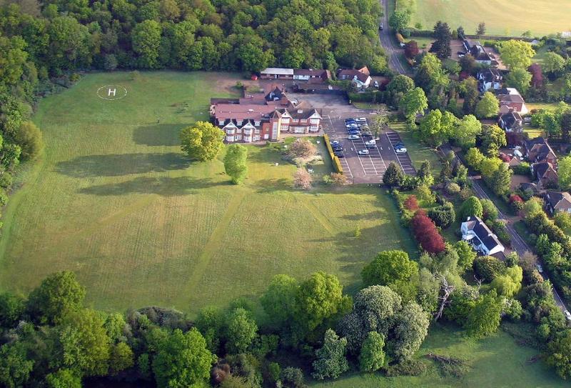 The Grovefield House - Genel