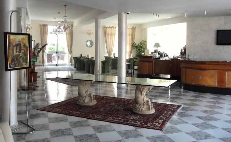 Hotel Jasminum - Lobi