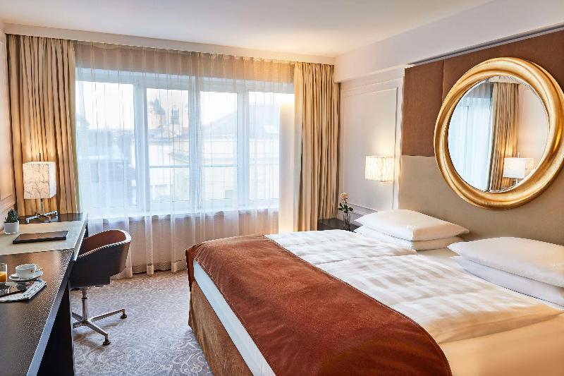 Vier Jahreszeiten Kempinski Munchen - Teras