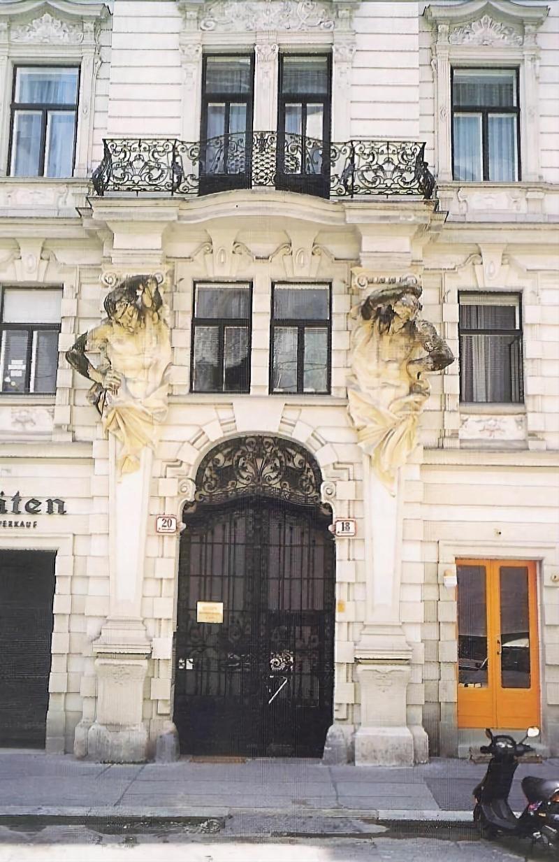 Hotel Pension Lumes self check in - Genel
