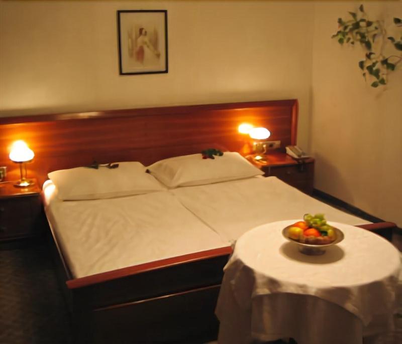 Hotel Pension Lumes self check in - Oda