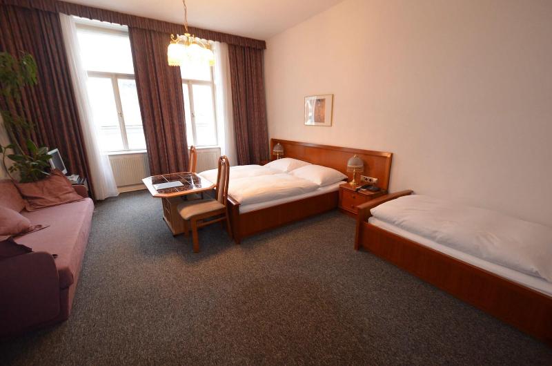 Hotel Pension Lumes self check in - Oda