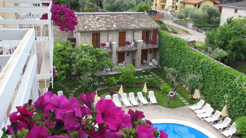 Hotel Romeo - Genel