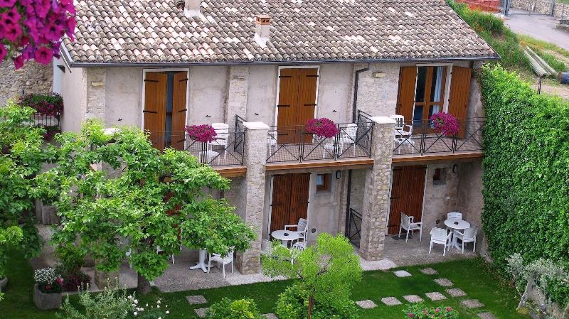 Hotel Romeo - Genel